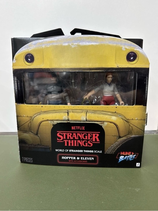 Other - Netflix Stranger Things Hopper & Eleven Action Figure Set - Yellow